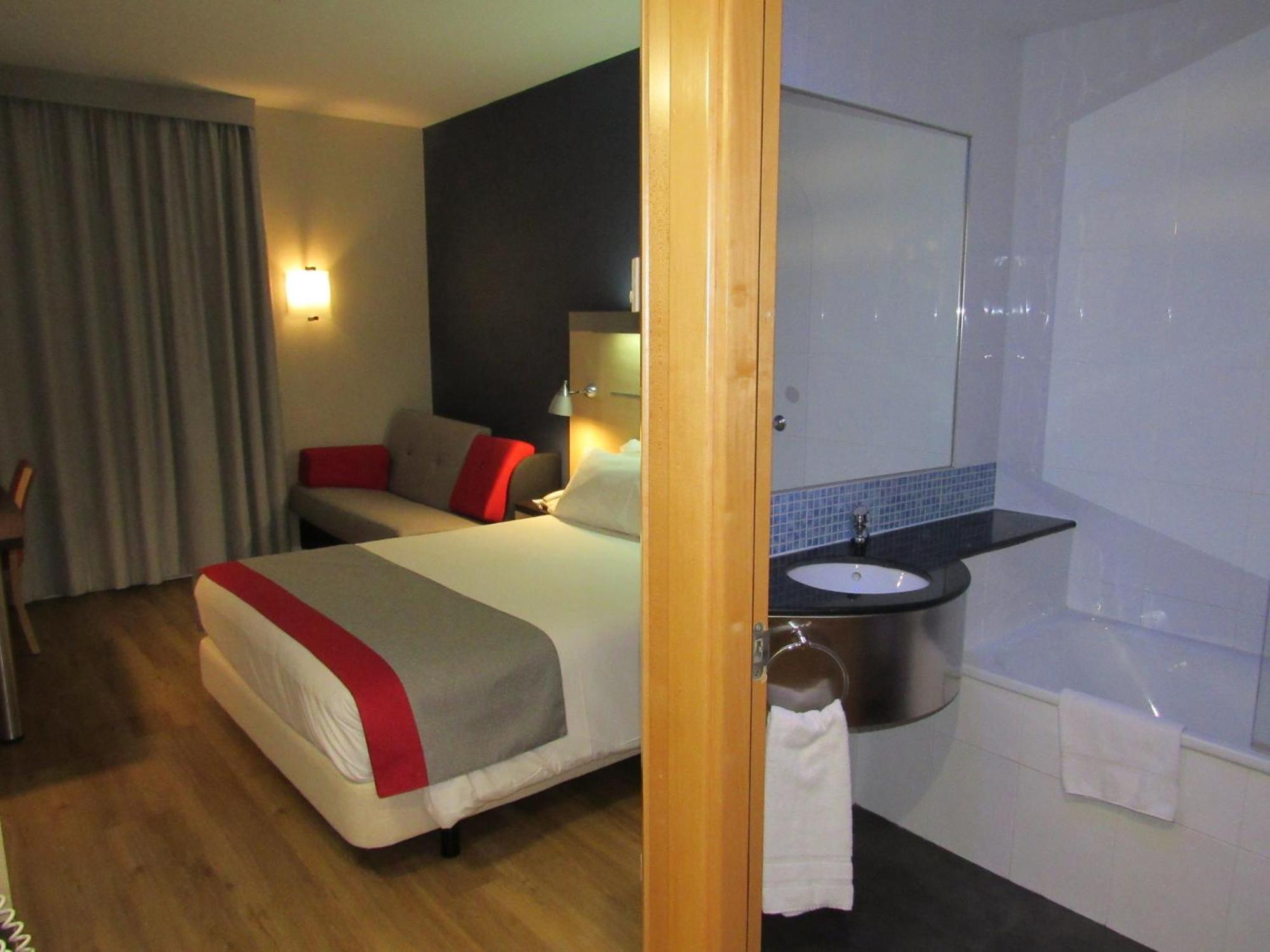 Holiday Inn Express Madrid-Getafe By Ihg Exterior foto